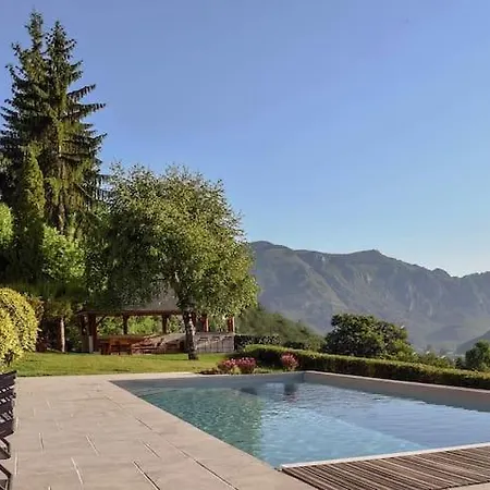 Le Des Pyrenees St Savin Holiday home *